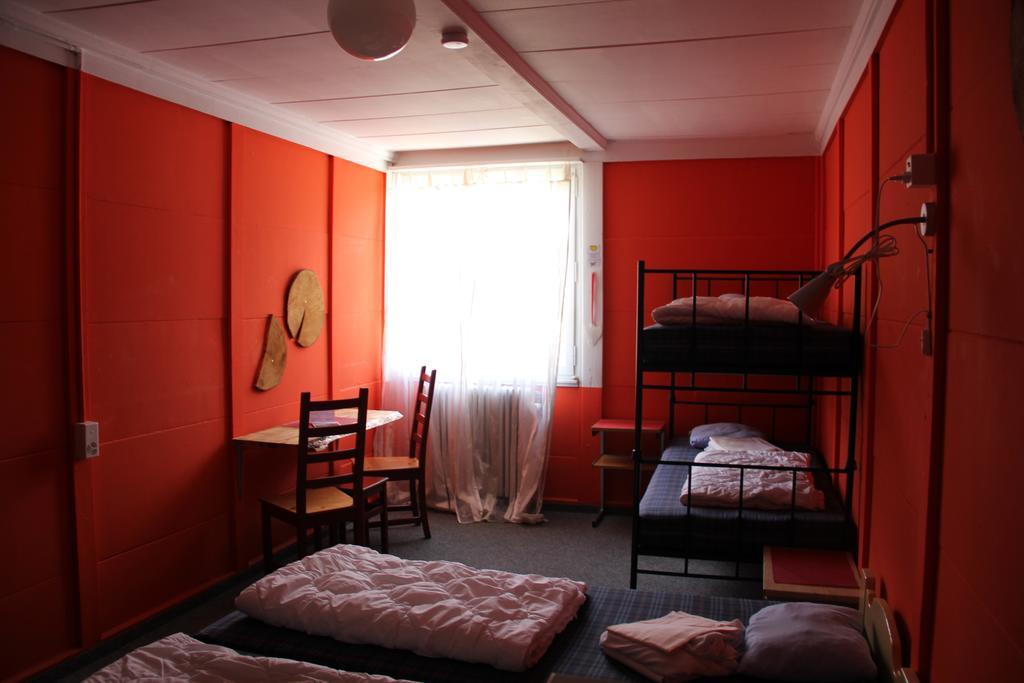 Downtown Lodge Hostel - Unique Simple Central Гринделвалд Екстериор снимка