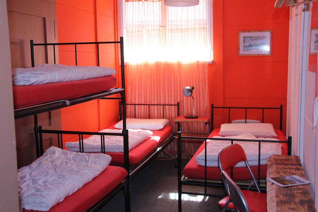 Downtown Lodge Hostel - Unique Simple Central Гринделвалд Екстериор снимка