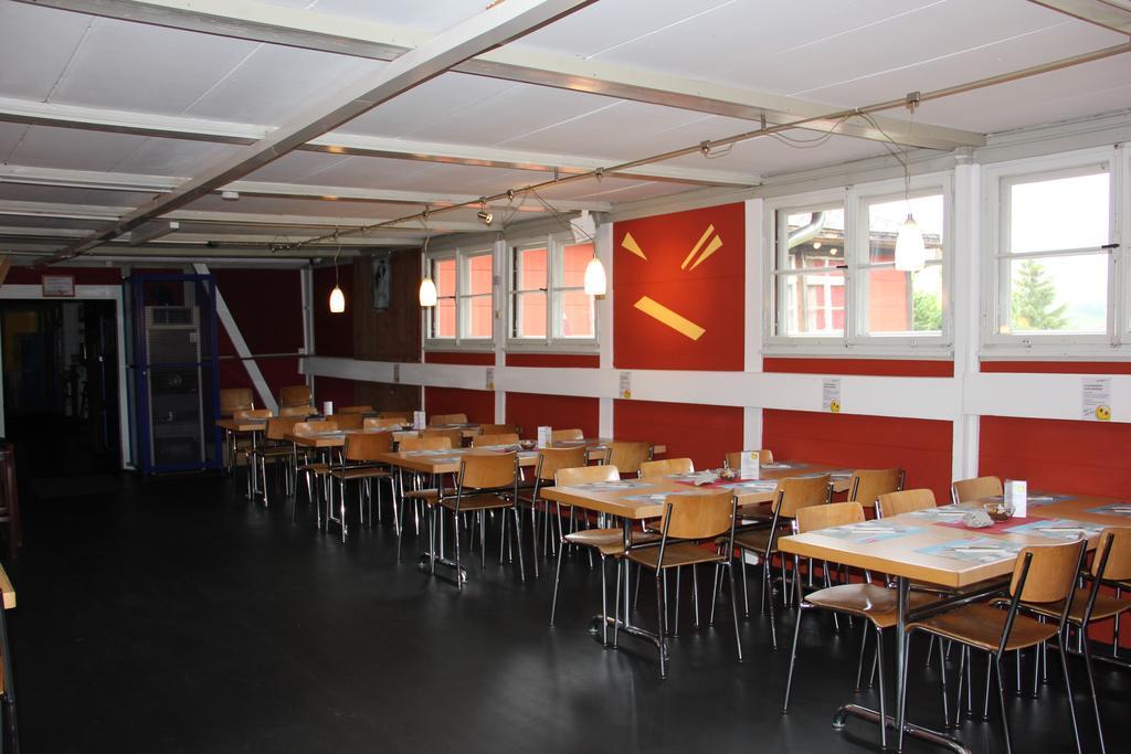 Downtown Lodge Hostel - Unique Simple Central Гринделвалд Екстериор снимка