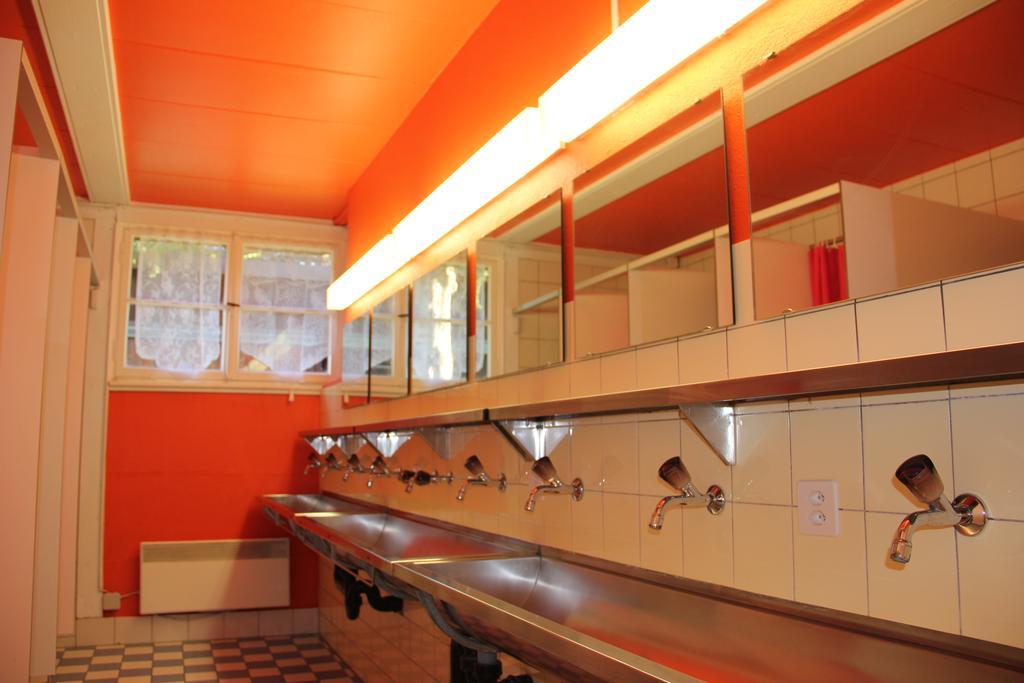 Downtown Lodge Hostel - Unique Simple Central Гринделвалд Екстериор снимка