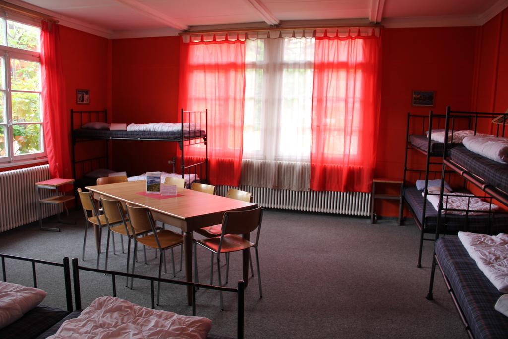 Downtown Lodge Hostel - Unique Simple Central Гринделвалд Екстериор снимка