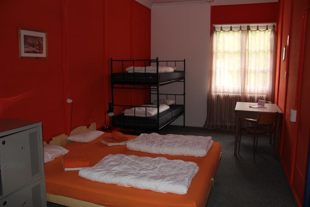 Downtown Lodge Hostel - Unique Simple Central Гринделвалд Екстериор снимка