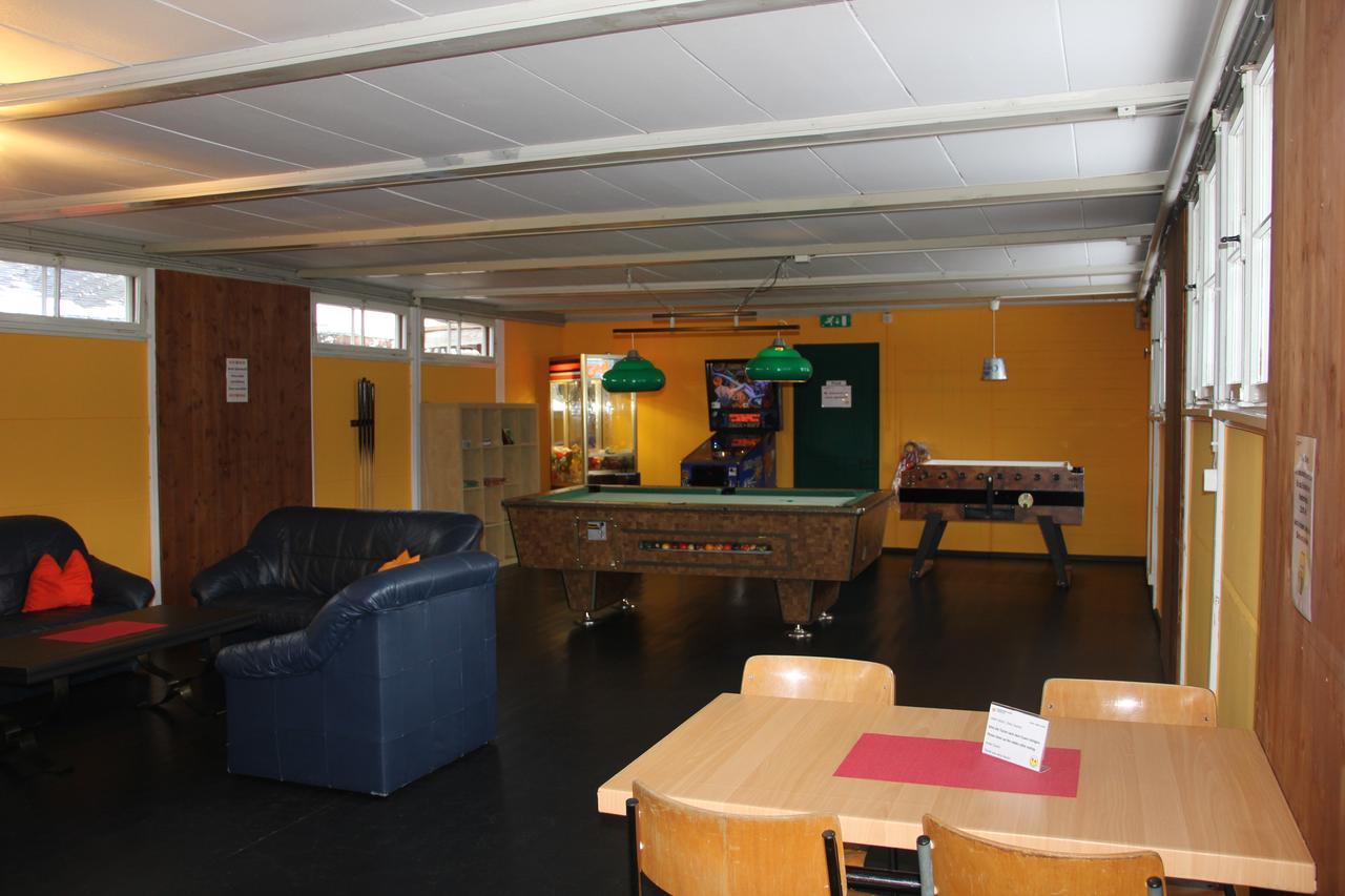 Downtown Lodge Hostel - Unique Simple Central Гринделвалд Екстериор снимка