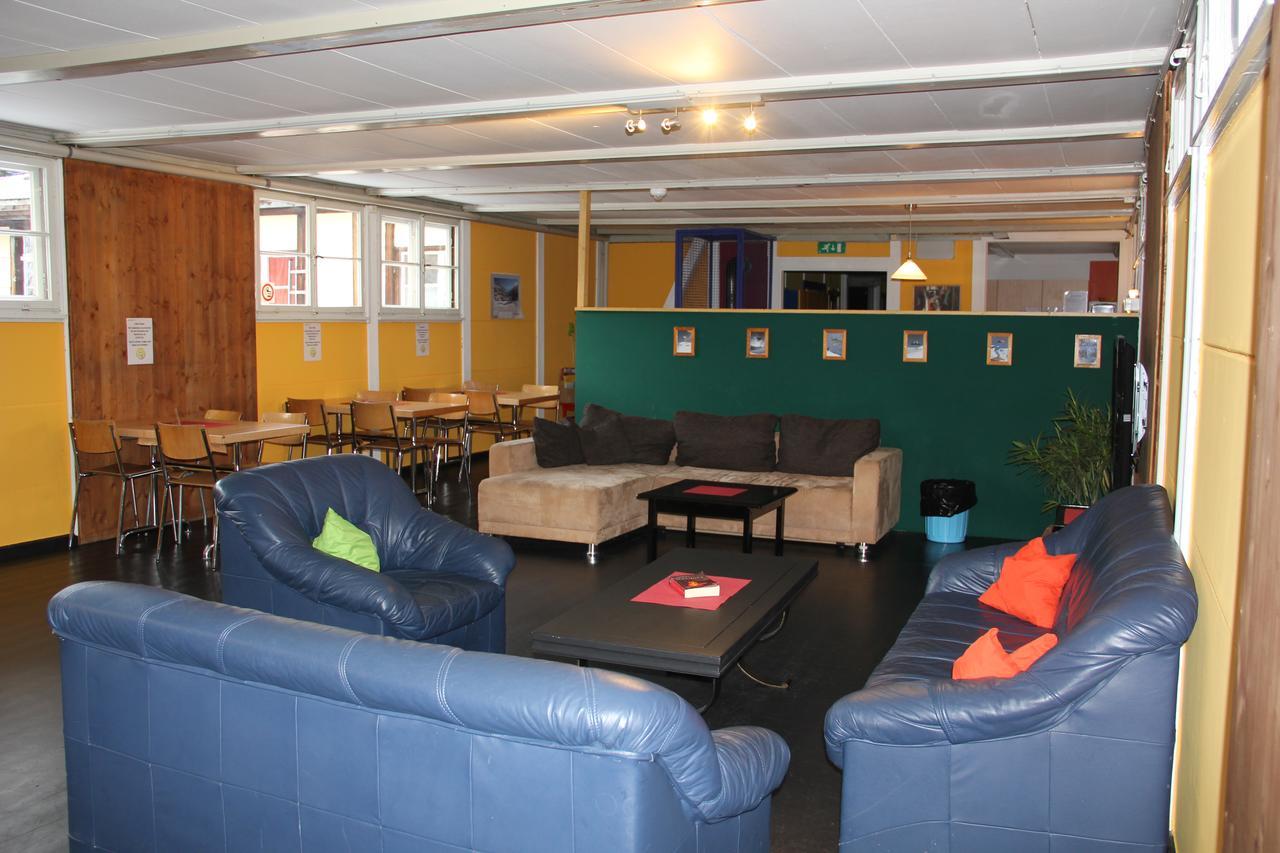 Downtown Lodge Hostel - Unique Simple Central Гринделвалд Екстериор снимка