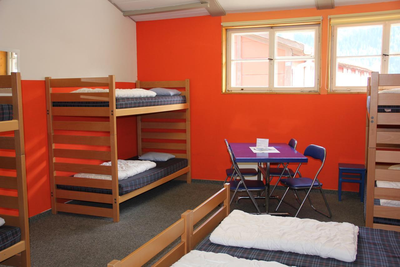 Downtown Lodge Hostel - Unique Simple Central Гринделвалд Екстериор снимка