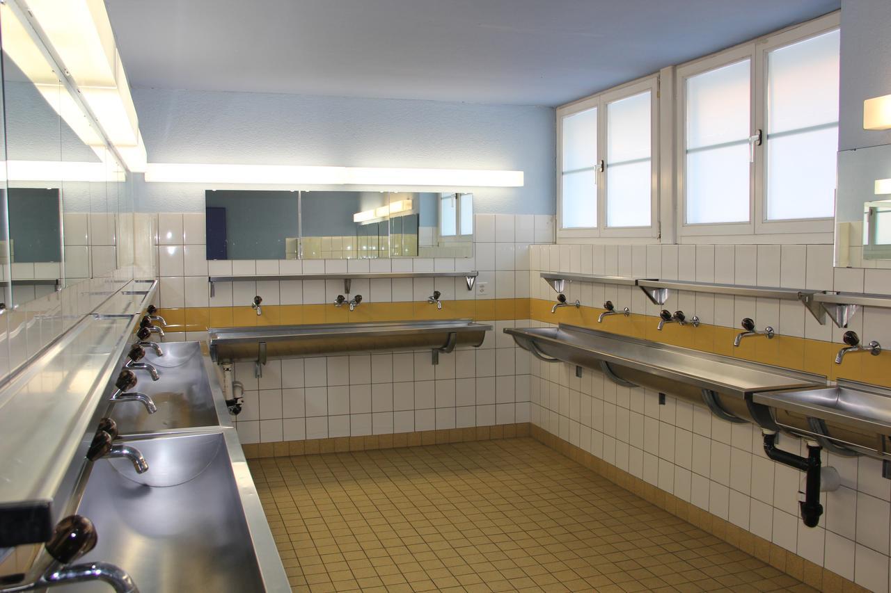 Downtown Lodge Hostel - Unique Simple Central Гринделвалд Екстериор снимка