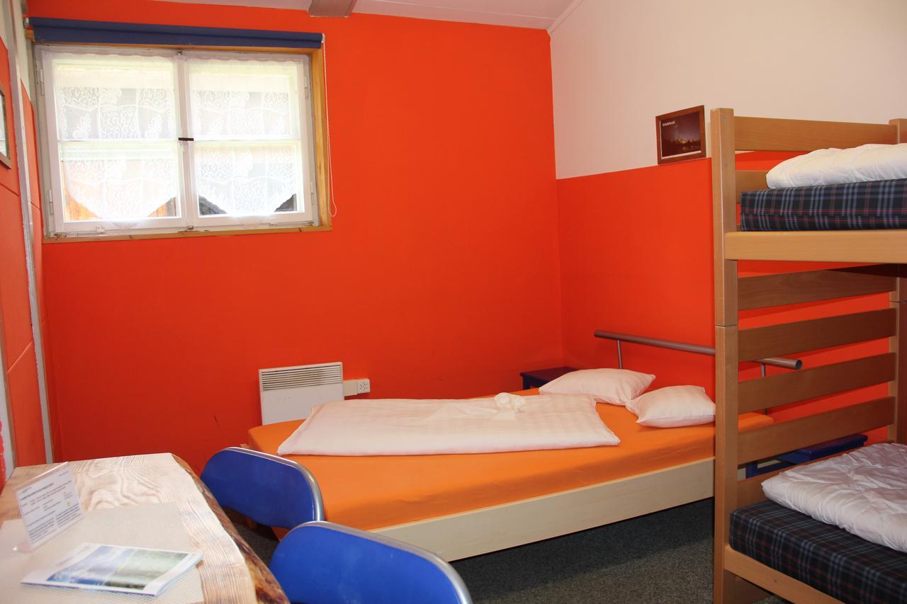 Downtown Lodge Hostel - Unique Simple Central Гринделвалд Екстериор снимка