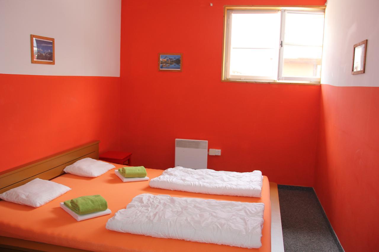 Downtown Lodge Hostel - Unique Simple Central Гринделвалд Екстериор снимка