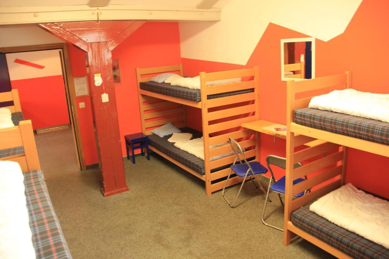 Downtown Lodge Hostel - Unique Simple Central Гринделвалд Екстериор снимка