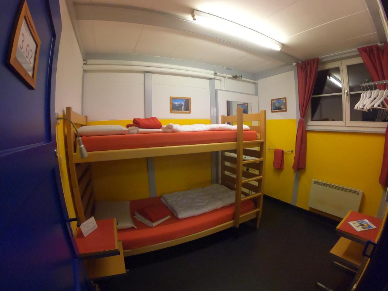Downtown Lodge Hostel - Unique Simple Central Гринделвалд Екстериор снимка