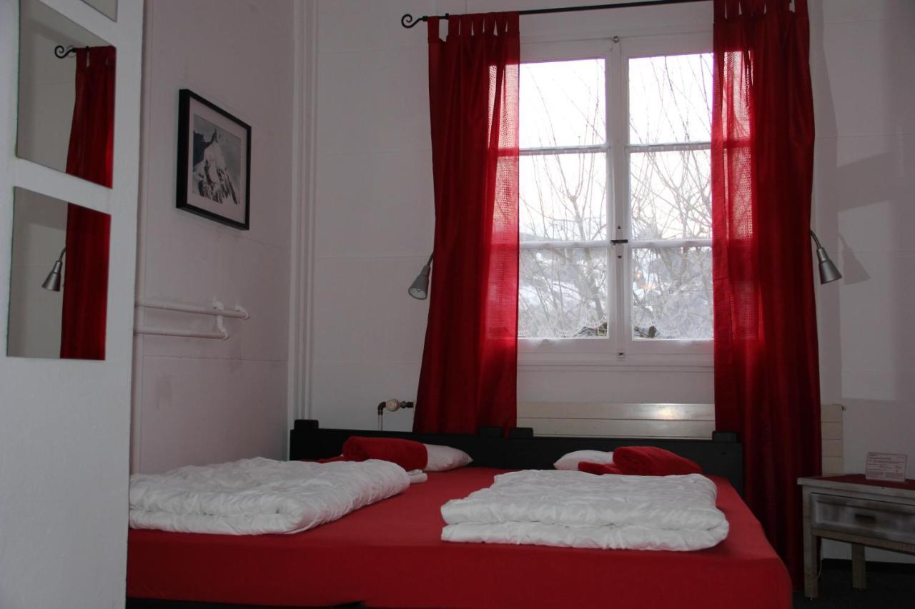 Downtown Lodge Hostel - Unique Simple Central Гринделвалд Екстериор снимка
